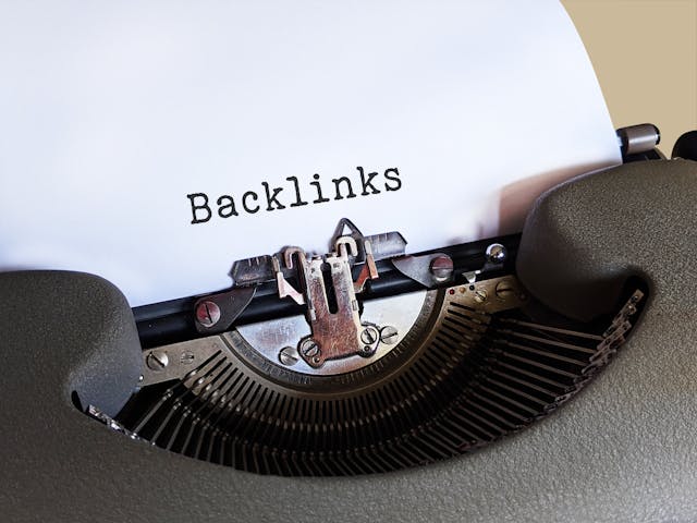 pexels-damien-lusson-160123991-10787849 - GeoPlugin - Resources Image showing a typewriter with the text “Backlinks.”